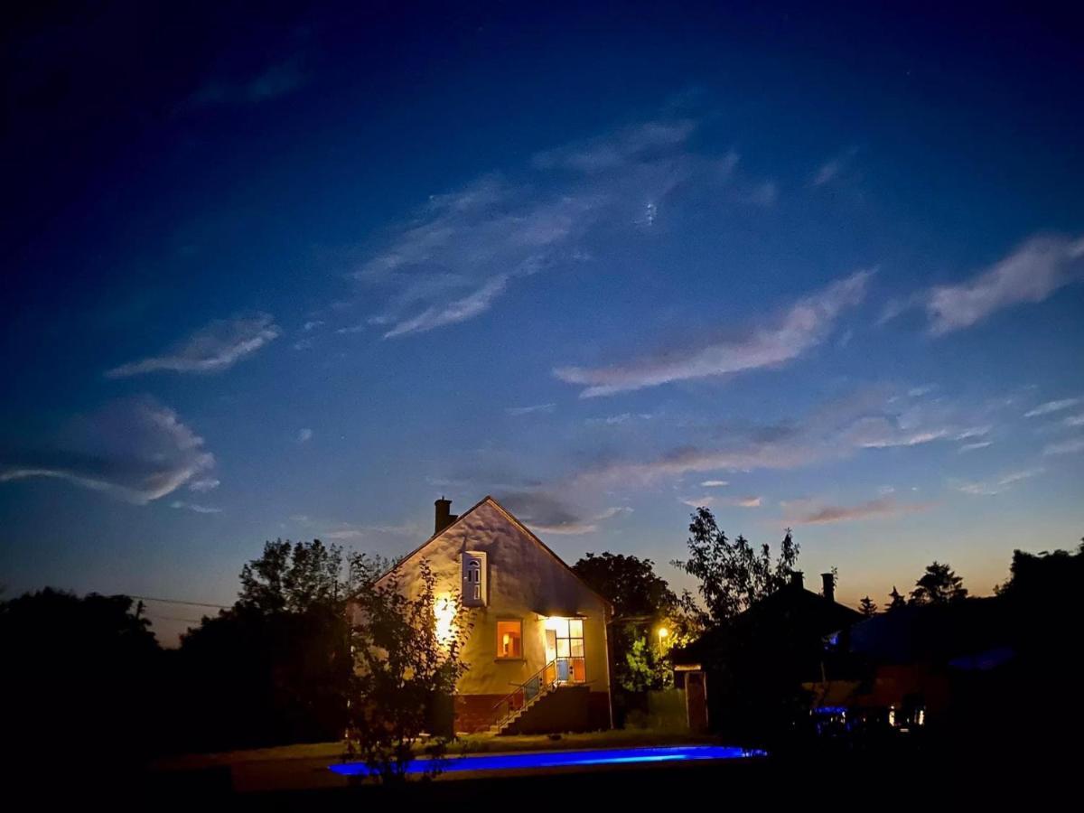 River House - Luxury House On The Border Of The Tisza River Arokto 外观 照片